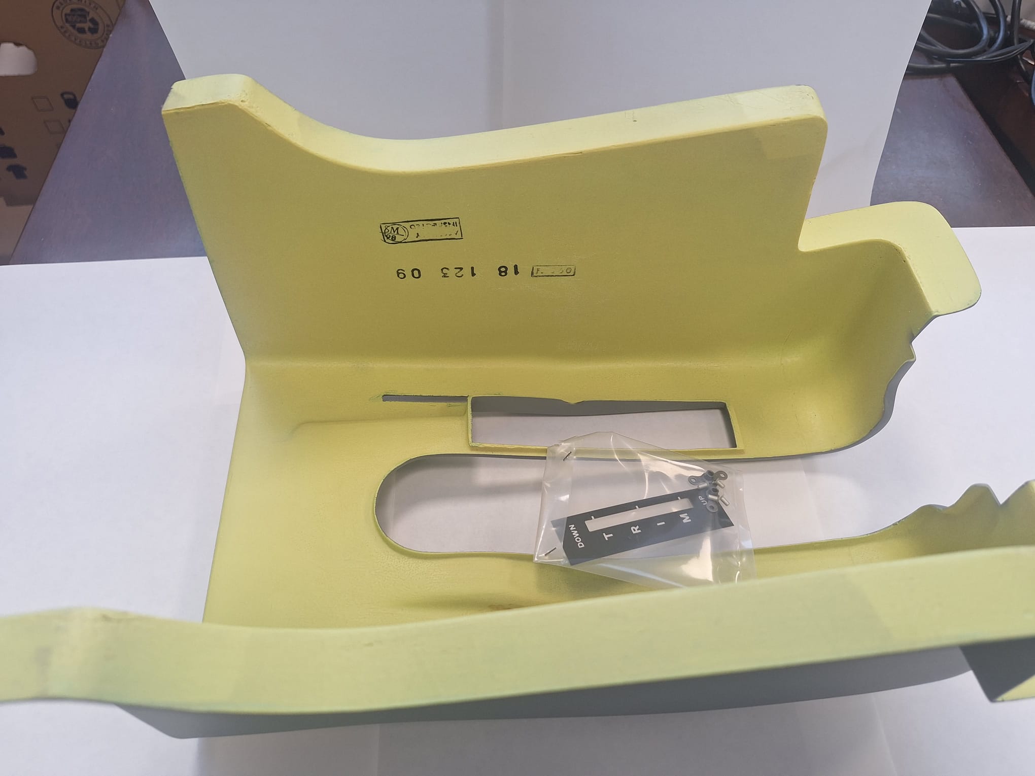 SF260-18-123-09 CAPOTTINA COMANDO EMERGENZA CARRELLO - immagine 2